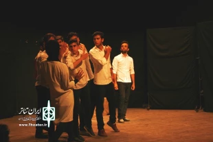 در ادامه اجراهای روز نخست دوازدهمین جشنواره تئاتر استان خراسان جنوبی ؛ نمایش "سیاوش وار" از شهرستان سرایان به روی صحنه رفت 3