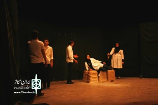 در ادامه اجراهای روز نخست دوازدهمین جشنواره تئاتر استان خراسان جنوبی ؛ نمایش "سیاوش وار" از شهرستان سرایان به روی صحنه رفت 4