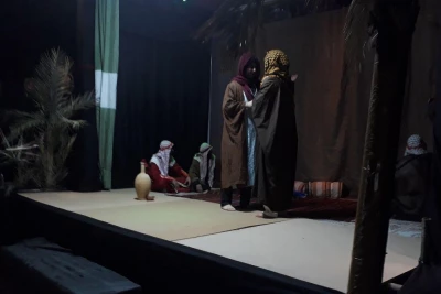 در شب شهادت حضرت زهرا(س)

نمایش آئینی «زیر همین سقف» شهرستان سرایان  به صحنه رفت