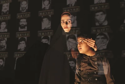 بازگشایی آمفی تئاتر گلبانگ شهرستان بیرجند پس از بازسازی با نمایش «روزهای بی قوام»