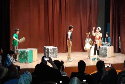 اجرای تولیدات کارگاه نمایش خلاق آموزشگاه آزاد چهارسو فردوس

نمایش «قصه حسن و بز» در فردوس به روی صحنه رفت