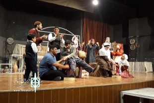 اجرای نمایش "مادر بزرگ،کله جارویی و اونای دیگه"  در شهرستان فردوس 2