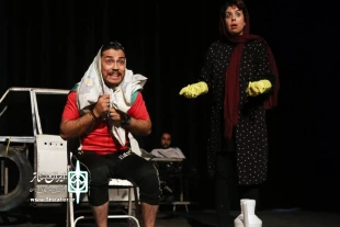 اجرای نمایش « زبان اصلی» به عنوان ششمین نمایش در سیزدهمین جشنواره تئاتر استان خراسان جنوبی 6