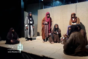 اجرای نمایش آیینی مذهبی «زیر همین سقف»در حسینیه سیدالشهداء سرایان 2