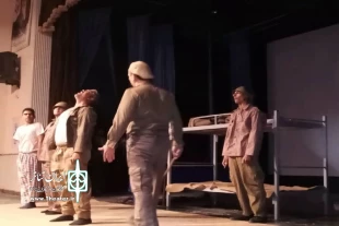 اجرای نمایش «سربازان پادگان قلعه مرغی » به نویسندگی و کارگردانی وحید هاشمی نسب 6
