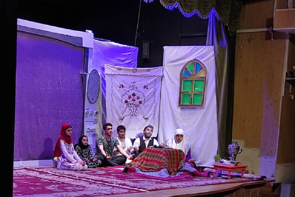 به همت گروه نمایش شیدا قاین

اجرای نمایش «بِرُم به خونه‌ی جی جی باکَلو به آتشو»