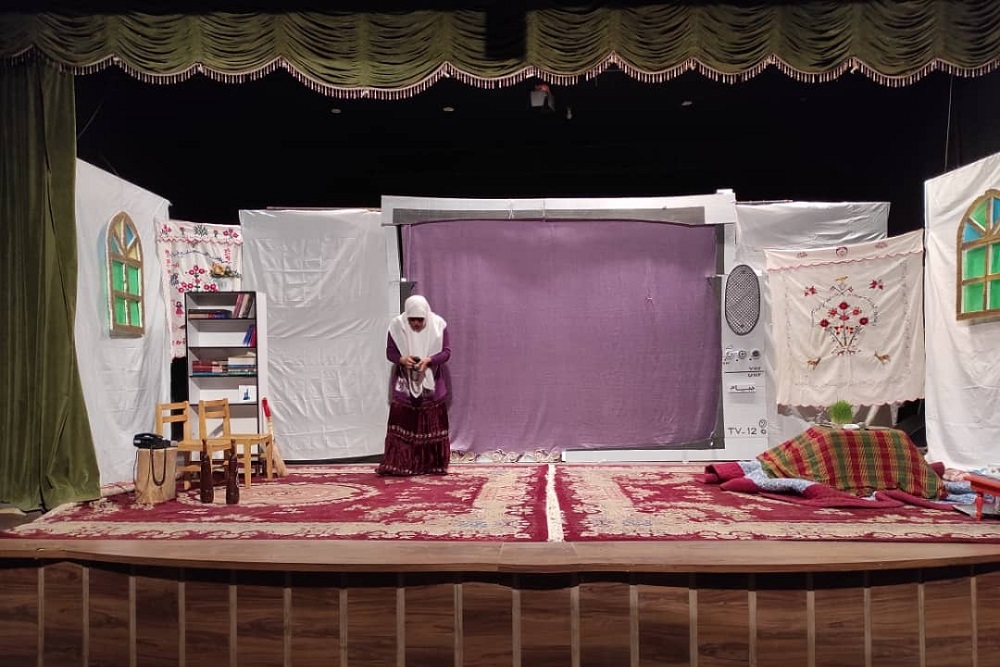 اجرای نمایش «بِرُم به خونه ی جی جی باکَلو به آتشو» 3