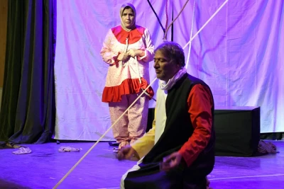 در صبح چهارشنبه 24 آبان

هفدهمین جشنواره تئاتر خراسان جنوبی با اجرای نمایش «استیک» آغاز شد